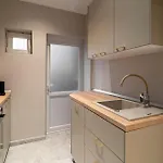 Designer 2-bedroom Flat With Balcony & Full Amenities Steps From Piata Universitatii
