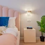 Designer 2-bedroom Flat With Balcony & Full Amenities Steps From Piata Universitatii *