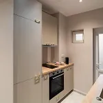 Designer 2-bedroom Flat With Balcony & Full Amenities Steps From Piata Universitatii * Βουκουρέστι