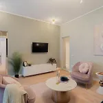 Designer 2-bedroom Flat With Balcony & Full Amenities Steps From Piata Universitatii Διαμέρισμα *