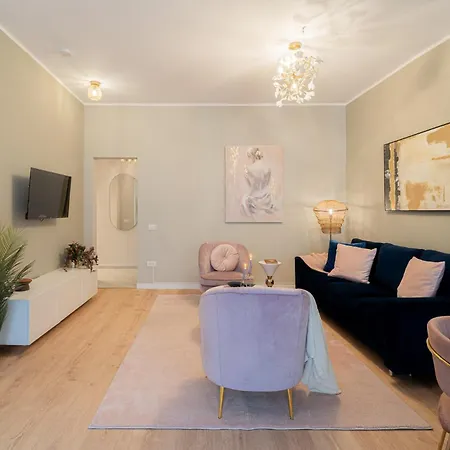 Daire Designer 2-bedroom Flat With Balcony & Full Amenities Steps From Piata Universitatii