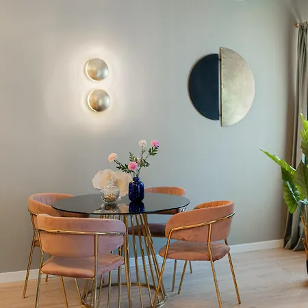 Διαμέρισμα Designer 2-bedroom Flat With Balcony & Full Amenities Steps From Piata Universitatii Βουκουρέστι