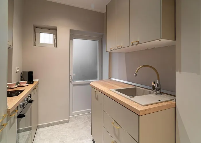 Designer 2-bedroom Flat With Balcony & Full Amenities Steps From Piata Universitatii