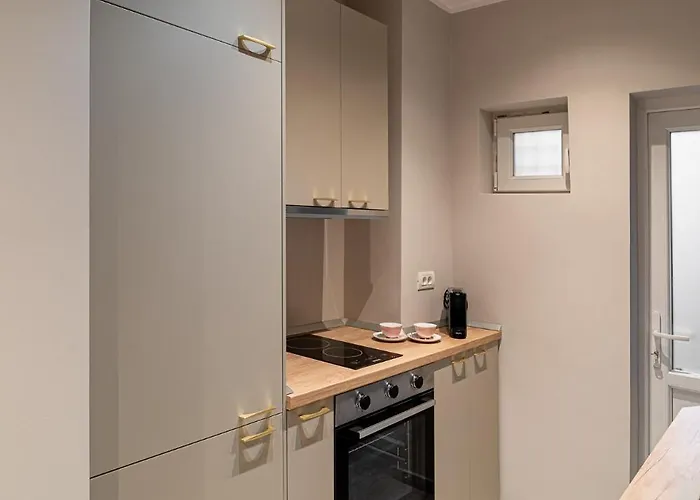 Designer 2-bedroom Flat With Balcony & Full Amenities Steps From Piata Universitatii * Bucareste