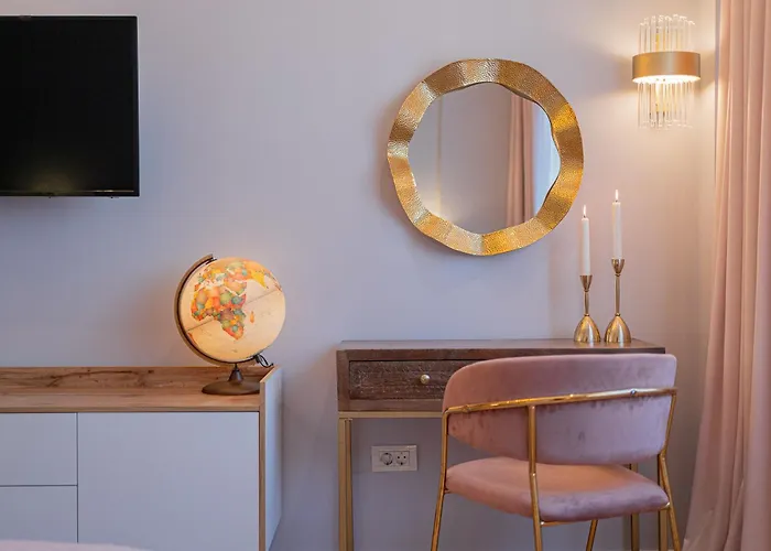 Designer 2-bedroom Flat With Balcony & Full Amenities Steps From Piata Universitatii Apartamento