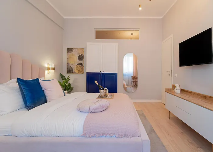 Apartamento Designer 2-bedroom Flat With Balcony & Full Amenities Steps From Piata Universitatii