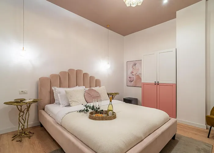 Apartman Designer 2-bedroom Flat With Balcony & Full Amenities Steps From Piata Universitatii Bukarest