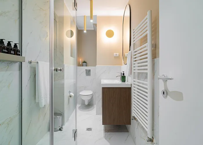 Designer 2-bedroom Flat With Balcony & Full Amenities Steps From Piata Universitatii *