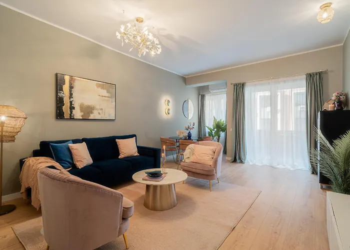 アパート Designer 2-bedroom Flat With Balcony & Full Amenities Steps From Piata Universitatii ブカレスト