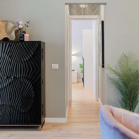 Designer 2-bedroom Flat With Balcony & Full Amenities Steps From Piata Universitatii *