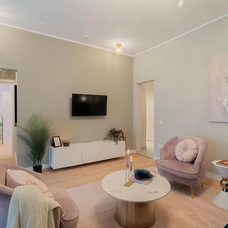 Designer 2-bedroom Flat With Balcony & Full Amenities Steps From Piata Universitatii Appartement *