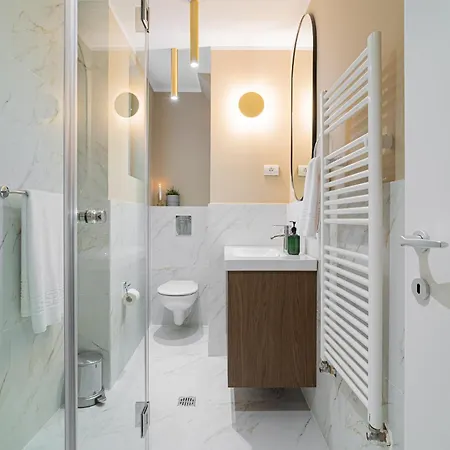 Designer 2-bedroom Flat With Balcony & Full Amenities Steps From Piata Universitatii *