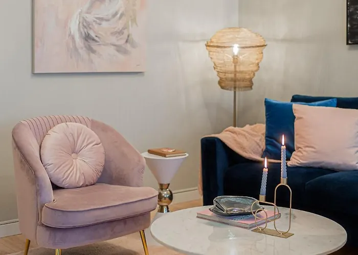 Designer 2-bedroom Flat With Balcony & Full Amenities Steps From Piata Universitatii Apartament