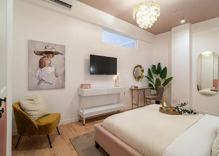 Apartament Designer 2-bedroom Flat With Balcony & Full Amenities Steps From Piata Universitatii