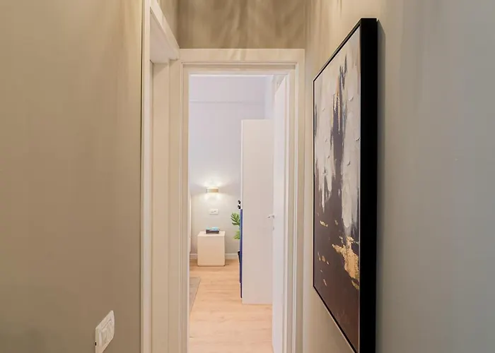 Designer 2-bedroom Flat With Balcony & Full Amenities Steps From Piata Universitatii * Bucureşti