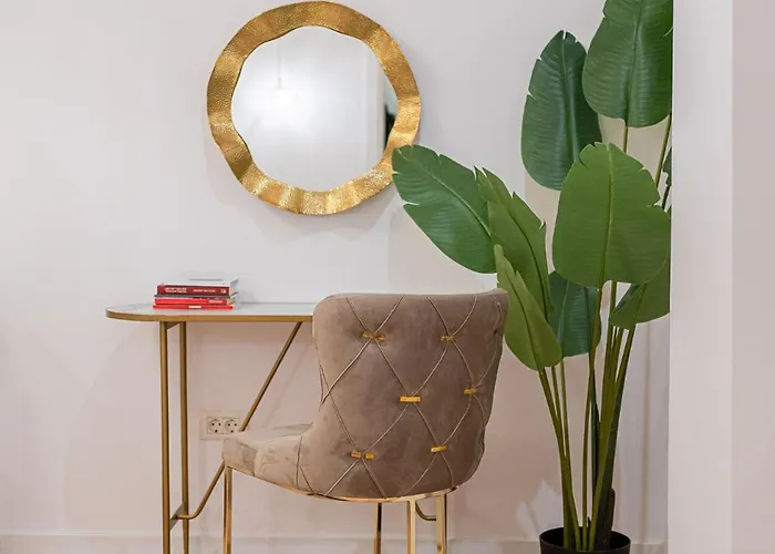 Designer 2-bedroom Flat With Balcony & Full Amenities Steps From Piata Universitatii Appartamento Bucarest