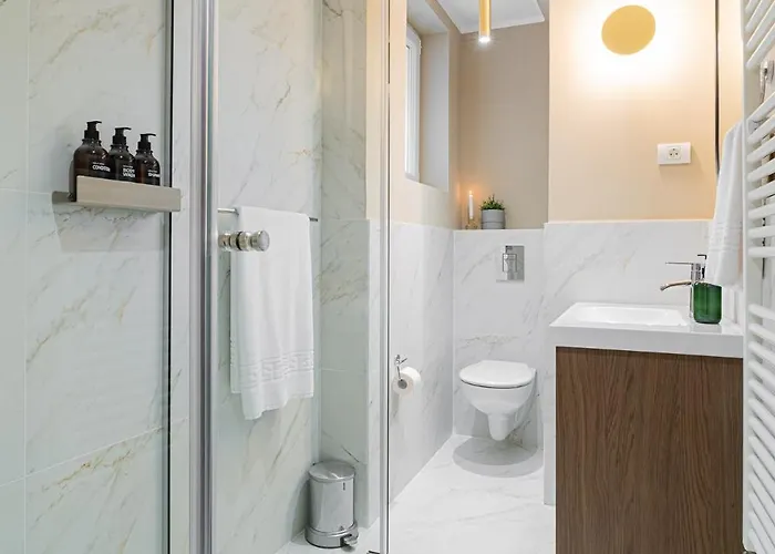 Designer 2-bedroom Flat With Balcony & Full Amenities Steps From Piata Universitatii Appartamento Bucarest