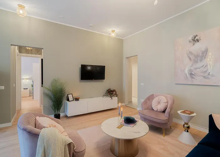 Designer 2-bedroom Flat With Balcony & Full Amenities Steps From Piata Universitatii Appartamento *